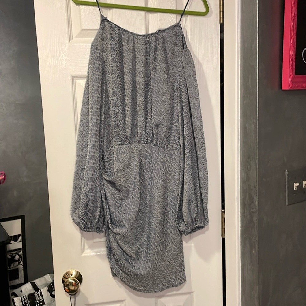 Loose longsleeve knee length dress snakeskin pattern